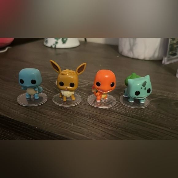 Glaceon Flocked pokémon funko pop with 4 mini funkos - Picture 4 of 4